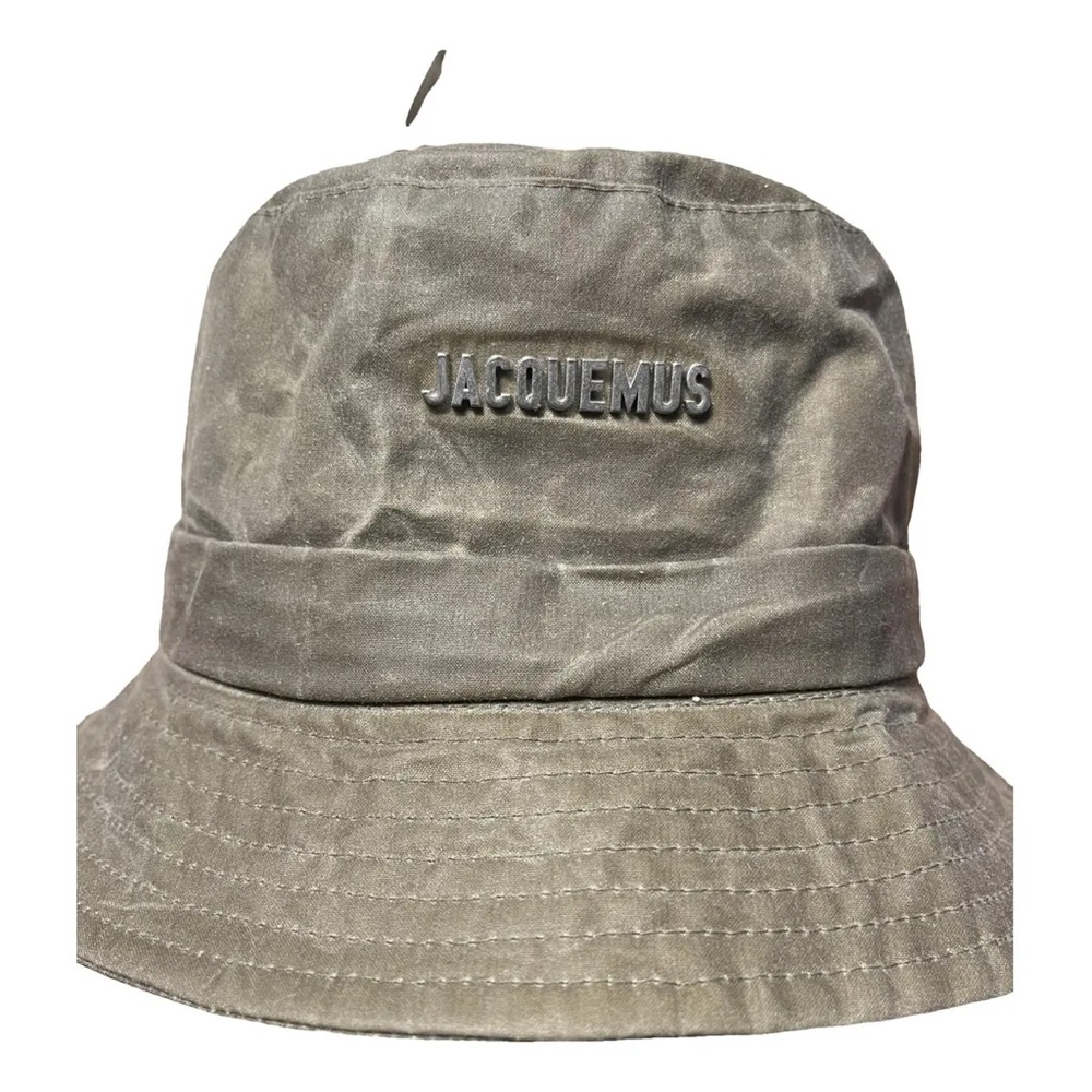 JACQUEMUS UNISEX “Le Bob Gadjo” Bucket Hat in Khaki, Size 60